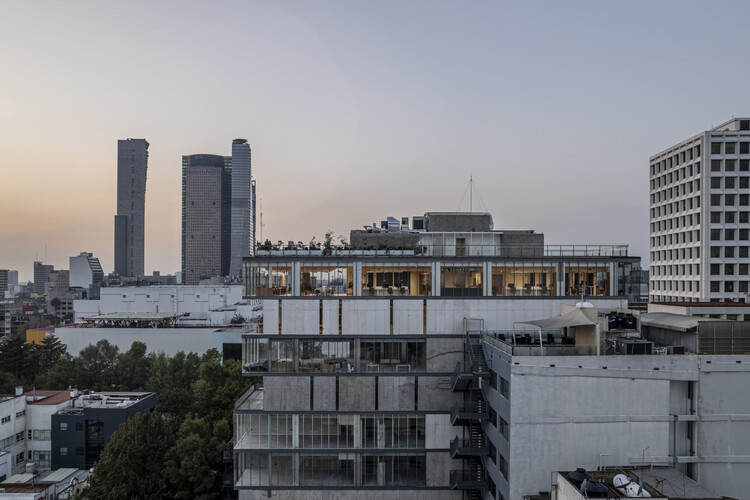 QO Apartments / Archetonic - Фотография экстерьера, окна, городской пейзаж