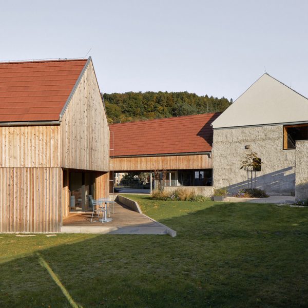 RDTH Architekti превращает старую мельницу в современный дом в Словакии
