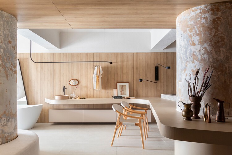 Serena / Modulo 4 Arquitetura - Фотография интерьера, кухня, стол, ванна, столешница, стул, ванная комната, балка