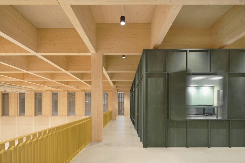 Интерьер многофункционального зала Markolfhalle Markelfingen от Steimle Architekten