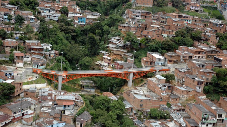 Городская трансформация Медельина: практический пример – изображение 2 из 12