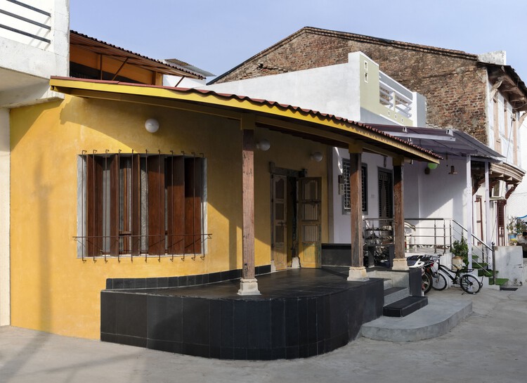 Резиденция Apdu 'Gaam nu Ghar' / Доро - Фотография экстерьера, окна, двери, фасад