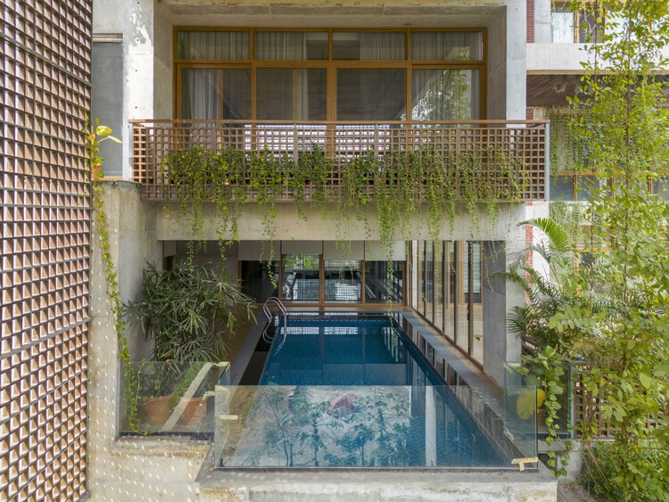 Ahsan Residence / Ground One - Экстерьерная фотография, окна, стул