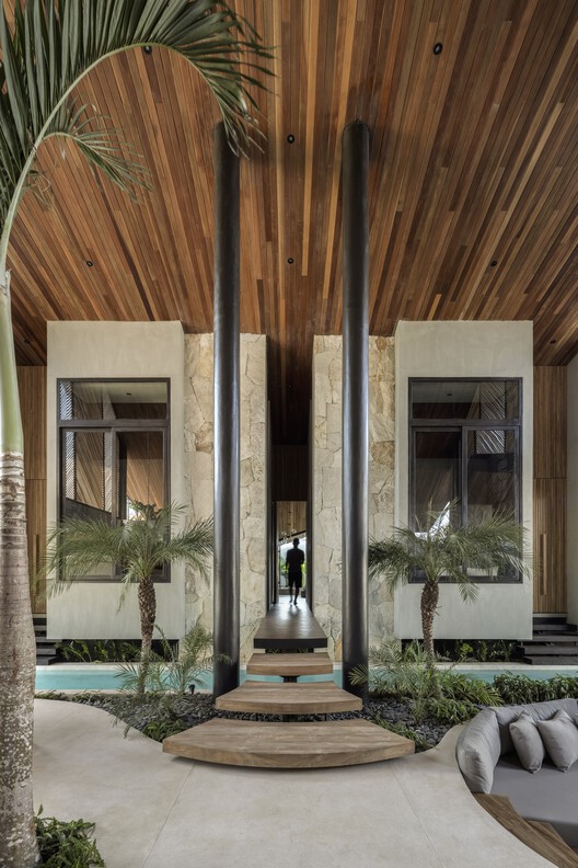 Дом Ветров / Biombo Architects - Фотография интерьера, балка, стул