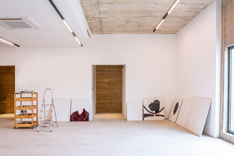 dot.ateliers / Adjaye Associates - Фотография интерьера, окна, балки