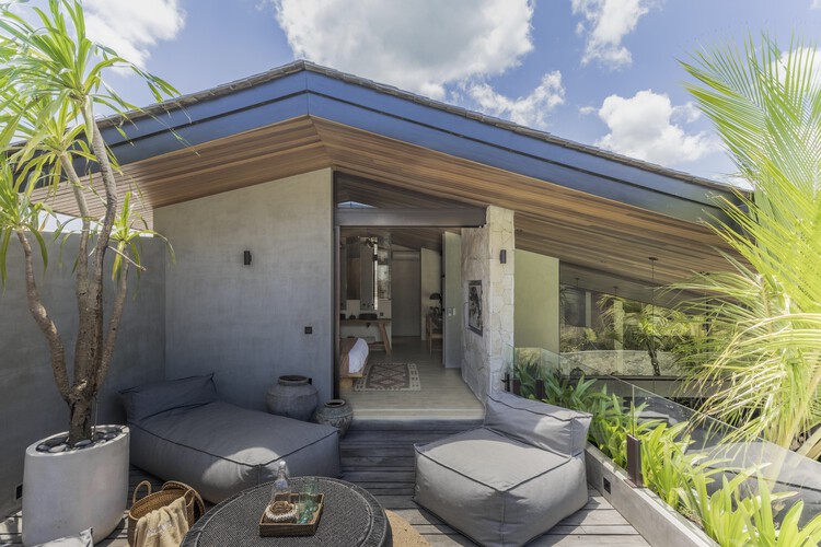 Дом Кала Бланка Бали / Biombo Architects — фотография экстерьера, двери, окна