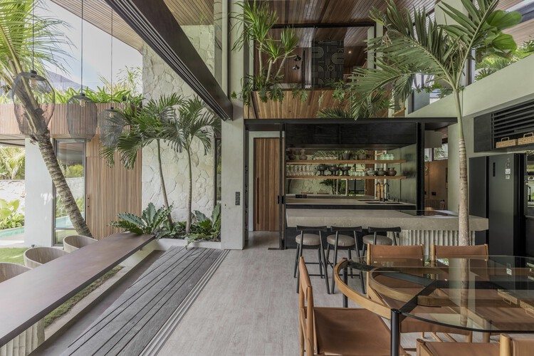 Cala Blanca Bali House / Biombo Architects - Фотография интерьера, стола, стула, фасада
