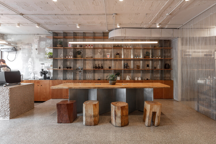 Хобби — Специализированное кафе / cupla arquitectura — Фотография интерьера, стеллажи