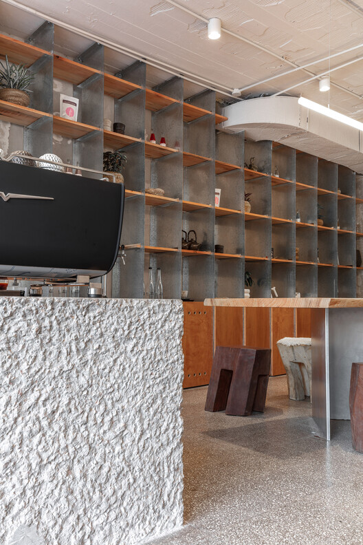 Хобби - Специализированное кафе / cupla arquitectura - Фотография интерьера, шкаф, стеллаж, стул, балка