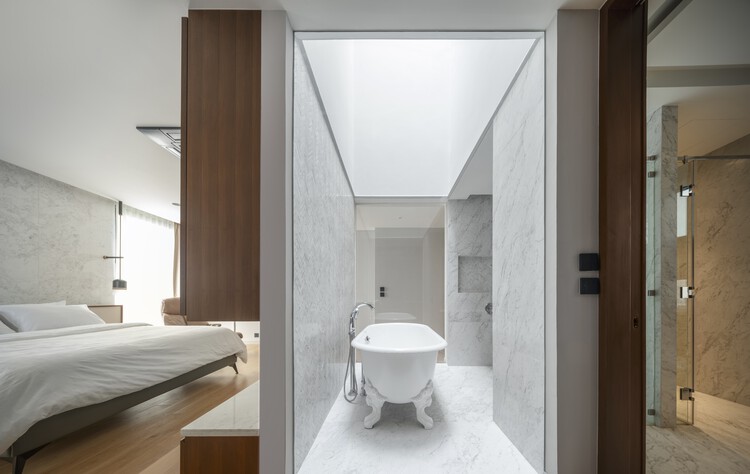 Дом-водопад / Greenbox Design — фотография интерьера, ванная комната, раковина