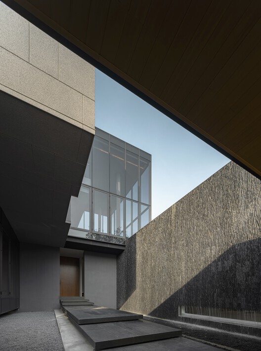 Дом с водопадом / Greenbox Design - Фотография интерьера, фасада, бетона