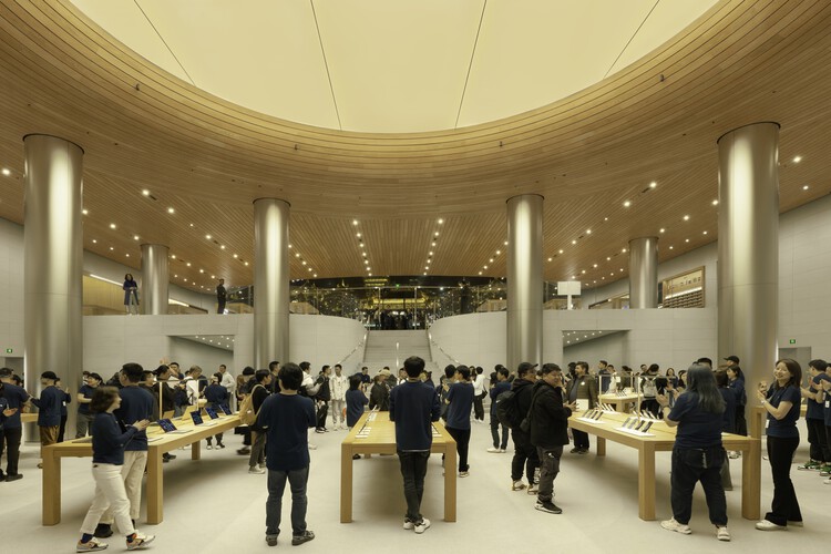Apple Store Jing'an / Foster + Partners – Интерьерная фотография