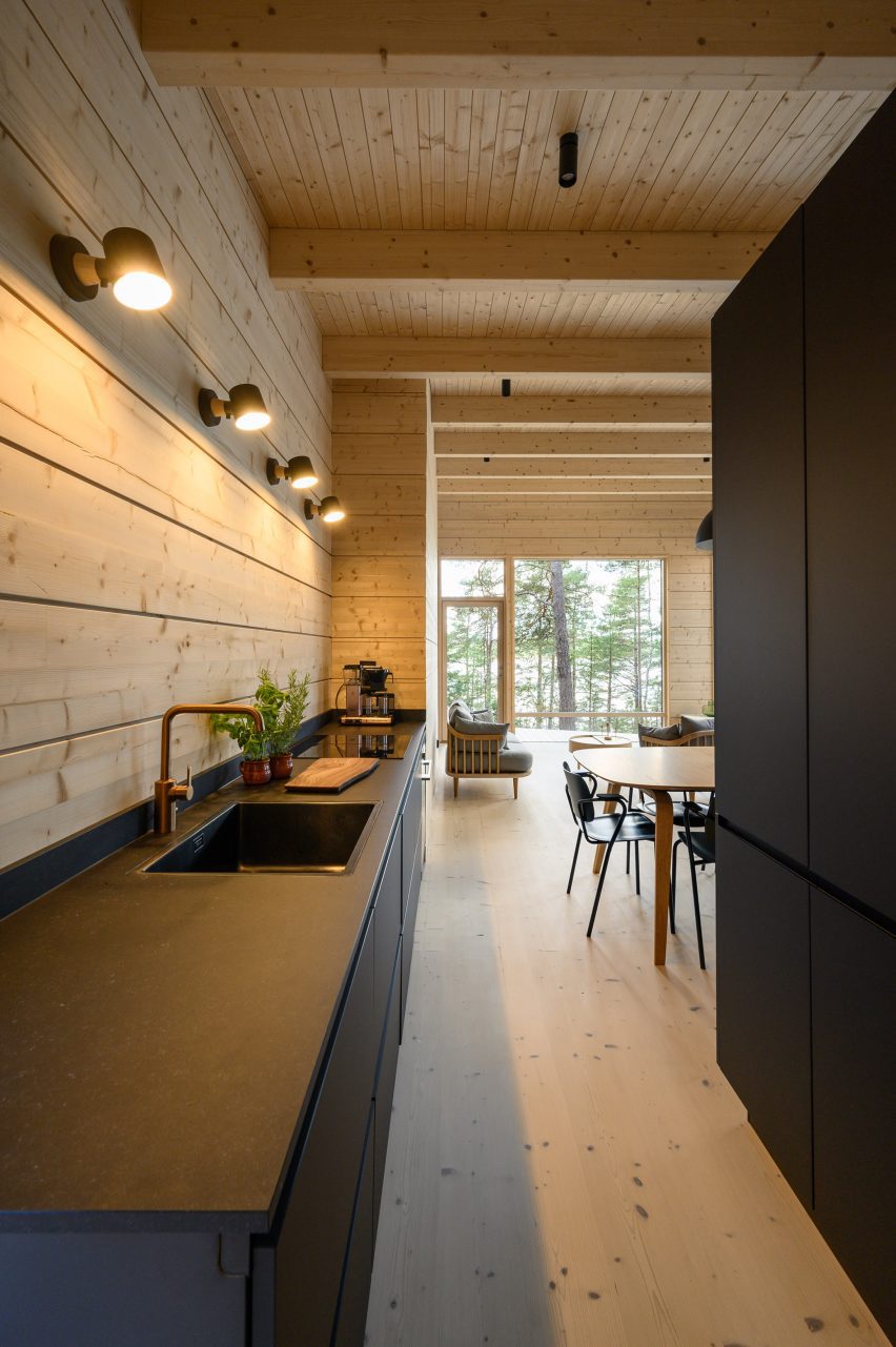 Интерьер кухни дома отдыха от MNY Arkitekter