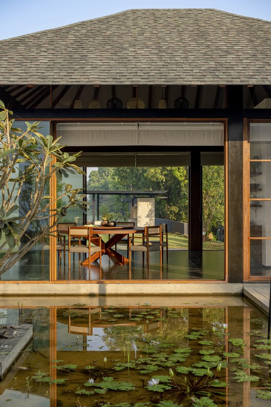 Nirmal Van House / Рабочая группа по дизайну - Экстерьерная фотография, стул, сад