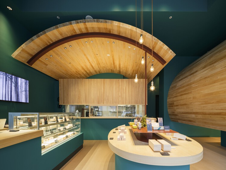 Meet Tree Store / Naruse Inokuma Architects — Фотография интерьера