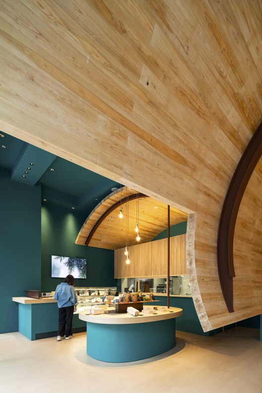 Meet Tree Store / Naruse Inokuma Architects — Фотография интерьера