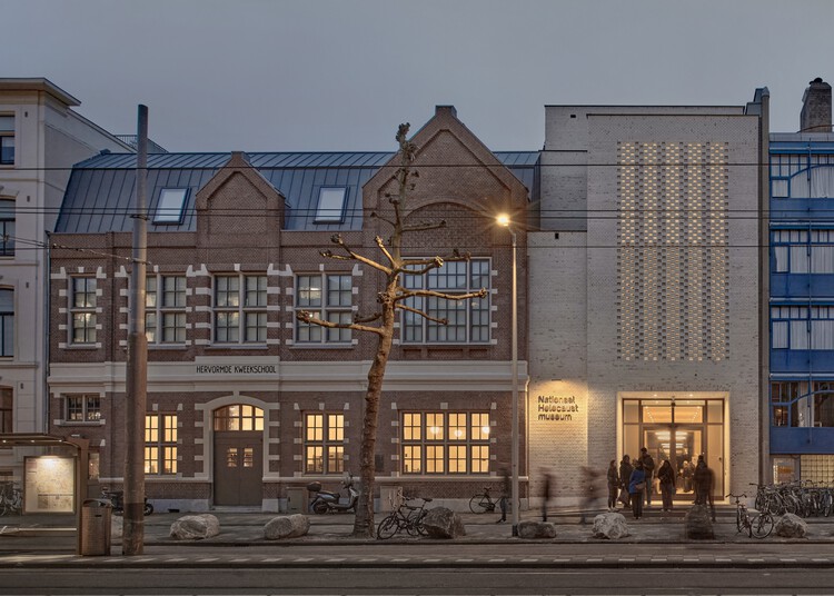 Национальный музей Холокоста / Офис в Винхове - внешняя фотография, окна, фасад