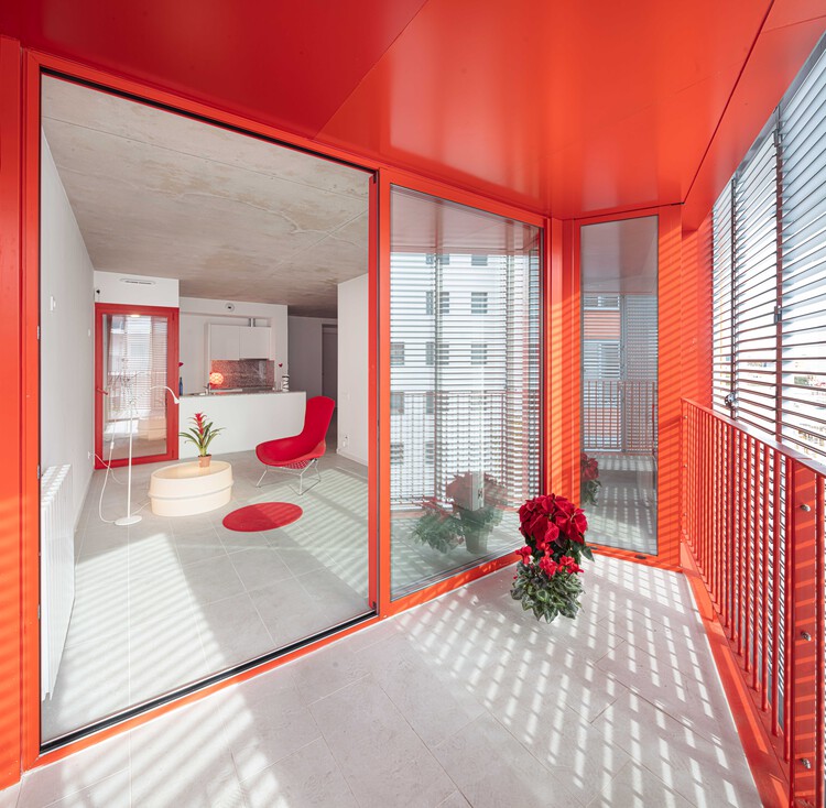 72 объекта социального жилья в Marina del Prat Vermell / MIAS Architects + Coll-Leclerc Arquitectos – Фотография интерьера, окна