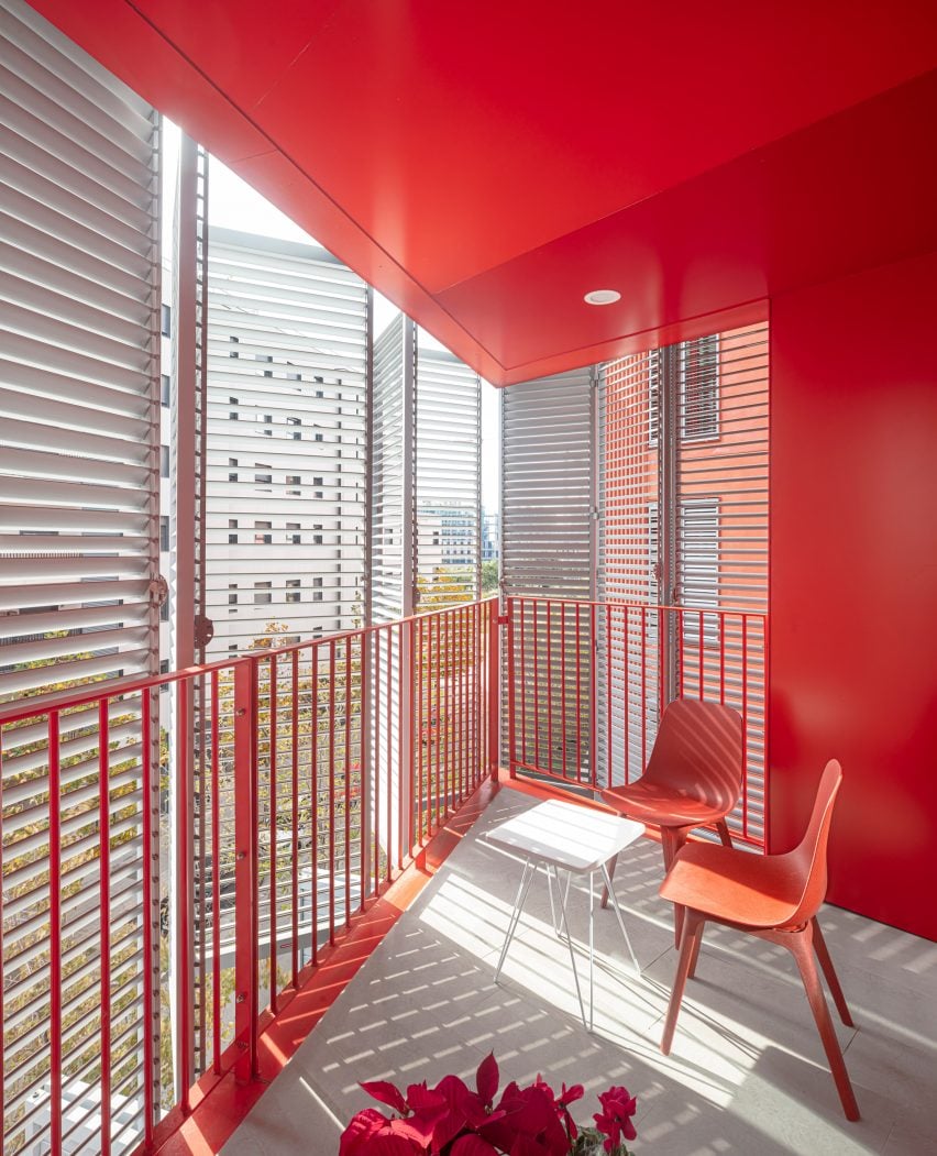 Балкон квартиры в ЖК «72 Социального Жилья» от МИАС и Coll-Leclerc Architects