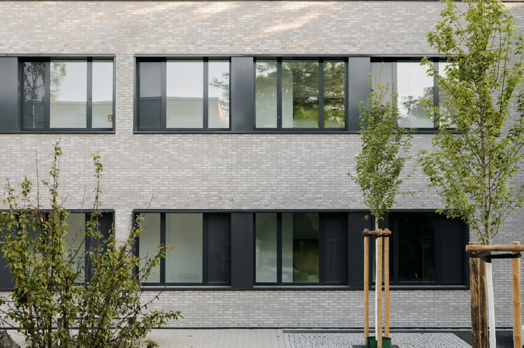 Обучение в Линдвайлере / Sehw Architektur - Фотография экстерьера, окна, кирпич, фасад