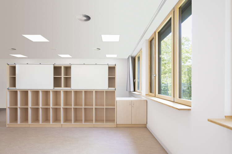 Обучение в Линдвайлере / Sehw Architektur - Фотография интерьера, шкаф, окна