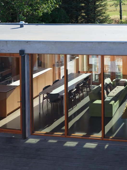 L22 House/Atrium Arkitektar - Фотография интерьера, стол, стул, фасад