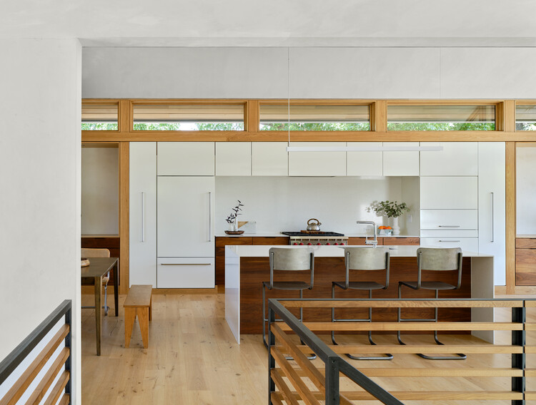 Barrera House / Cotton Estes Architect — фотография интерьера, кухни, стола