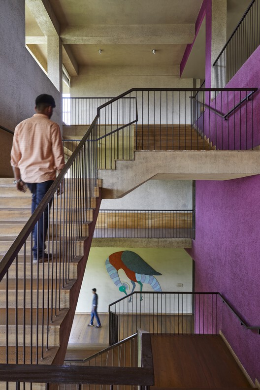 Многопрофильная больница JSW Сандживани / SJK Architects - Фотография интерьера, лестницы, перила