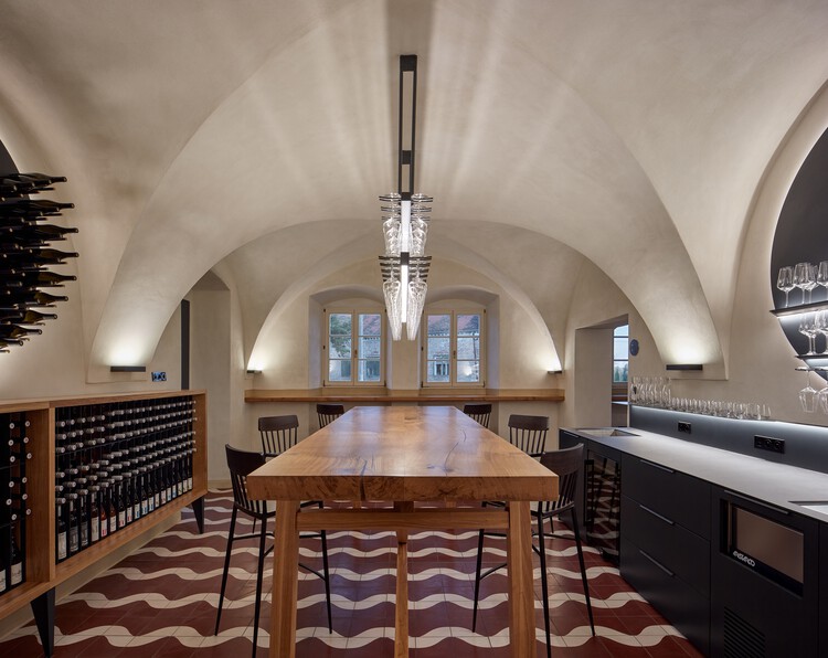 Kolby Winery / ORA - Фотография интерьера, кухни, стола, стула