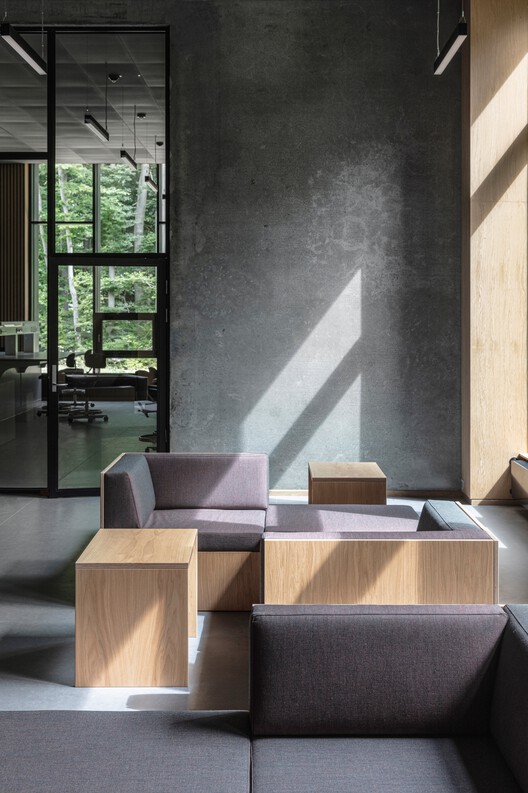 B357 Research Hub / Christensen & Co. Architects — Фотография интерьера, гостиная, стол, стул