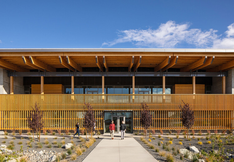 Арена Центрального кредитного союза Университета Айдахо / Архитектура Opsis — фотография экстерьера, фасад, балка