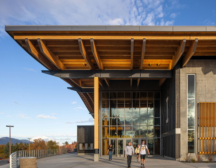 Арена Центрального кредитного союза Университета Айдахо / Архитектура Opsis — фотография экстерьера, фасад, балка