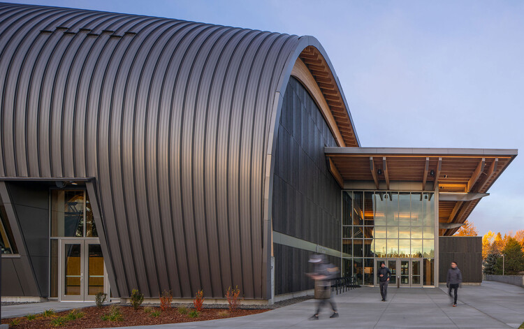 Центральная арена кредитного союза Университета Айдахо / Архитектура Opsis — фотография экстерьера, фасад, окна