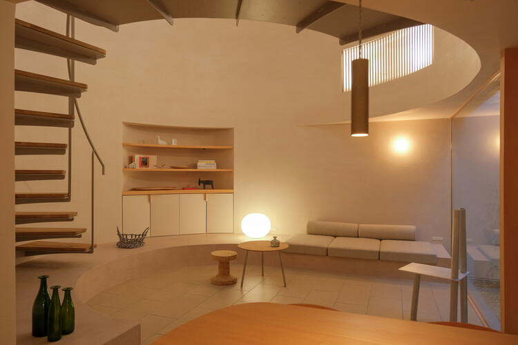 Дом в Шукугаве/Арболе - Фотография интерьера, стол, освещение