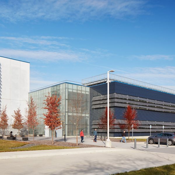 Ross Barney Architects завершает строительство испытательного центра НАСА в Кливленде