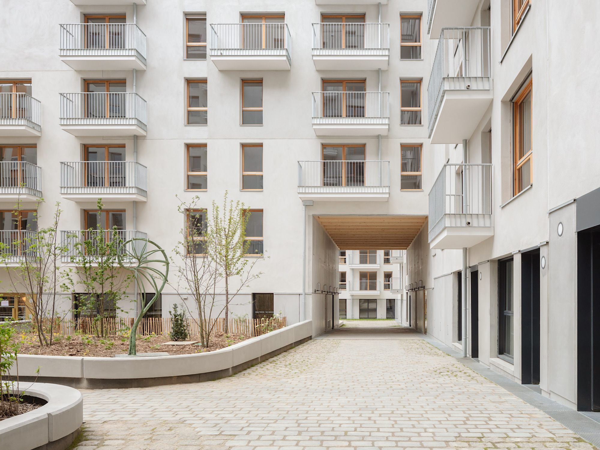 93 Petit Apartments / Студия Разави Архитектура
