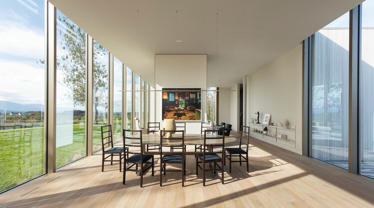 Hudson Valley Residence / HGX — Фотография интерьера, Столовая, Стол, Стул