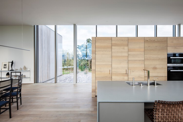 Hudson Valley Residence / HGX — Фотография интерьера, кухня, стул, фасад