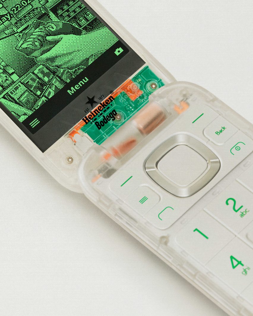 Тупой телефон, разработанный Heineken и Bodega