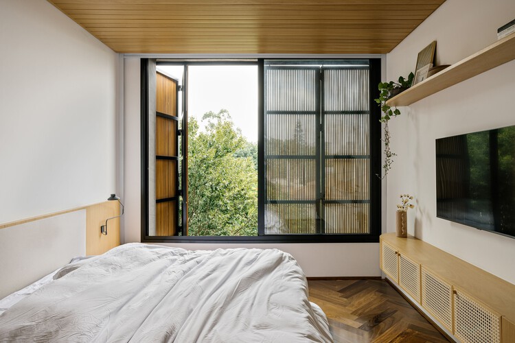 Ipó House / Estudio BRA Arquitetura - Фотография интерьера, спальня, окна, кровать