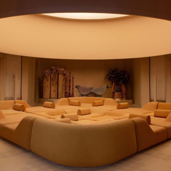 Клауд и Сабина Марселис создают гостиную на неделе дизайна в Милане
