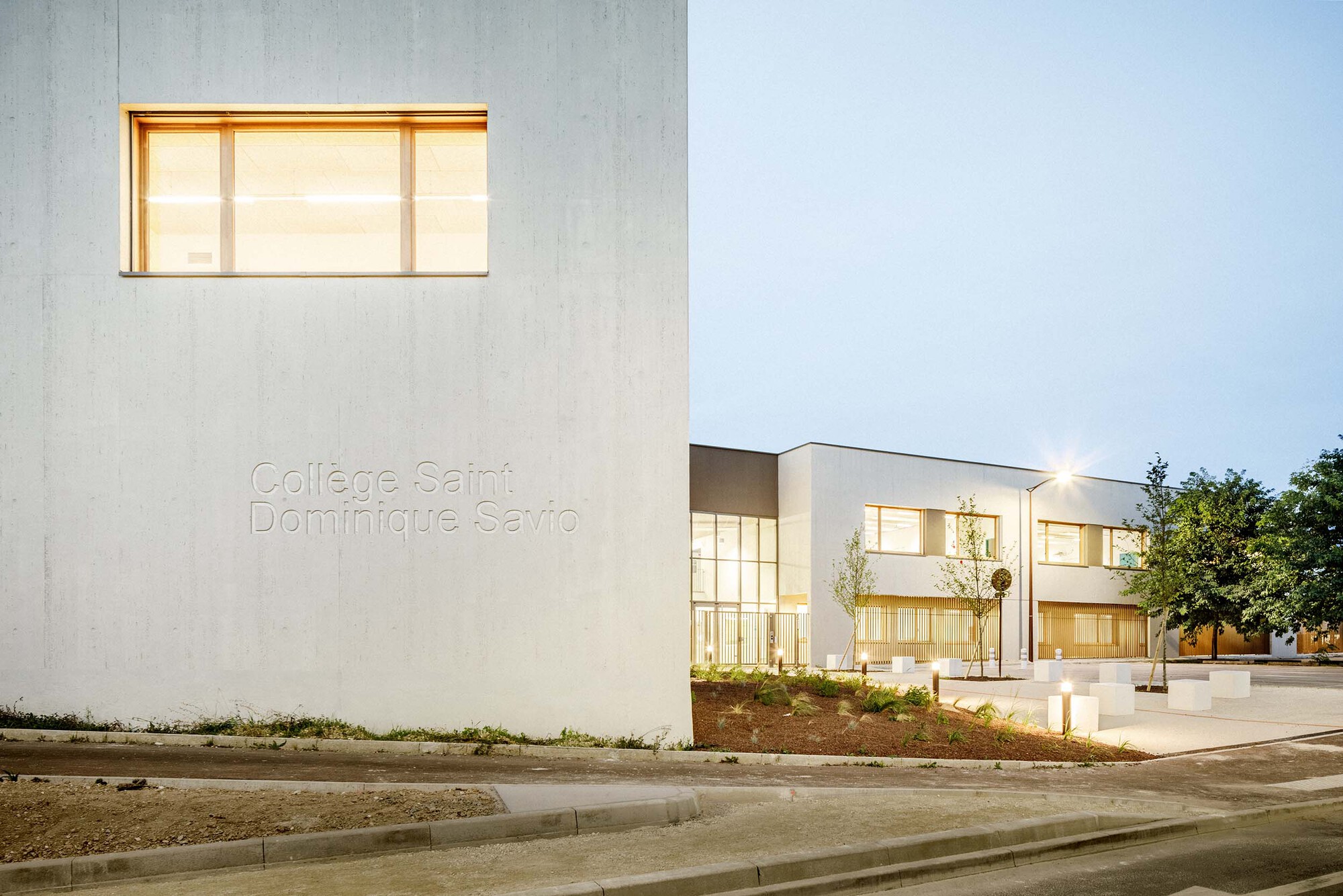 Строительство средней школы Сен-Доминик Савио и гимназии в Сен-Жюльен-ле-Вилла, Франция / Atelier Téqui Architects