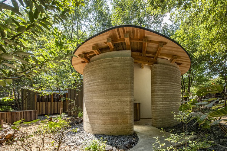 Туалет TOILETOWA / Tono Mirai Architects — изображение 2 из 29
