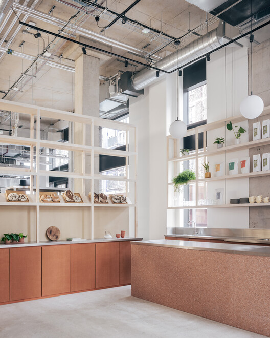 Ресторан и пекарня Layers / Мастерская Common Ground — Фотография интерьера, кухня
