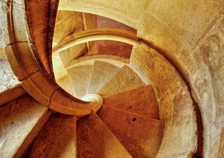 Красиво, функционально и романтично: винтовые лестницы в Париже — Изображение 6 из 16