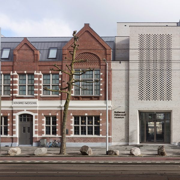 Офис Винхова превращает исторические здания в Национальный музей Холокоста