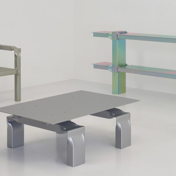 Металлическая мебель из мономатериала занимает центральное место на неделе дизайна в Милане