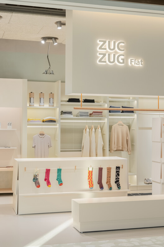 ZUCZUG Bazaar & Flat / Sò Studio - Фотография интерьера, шкаф, стеллажи