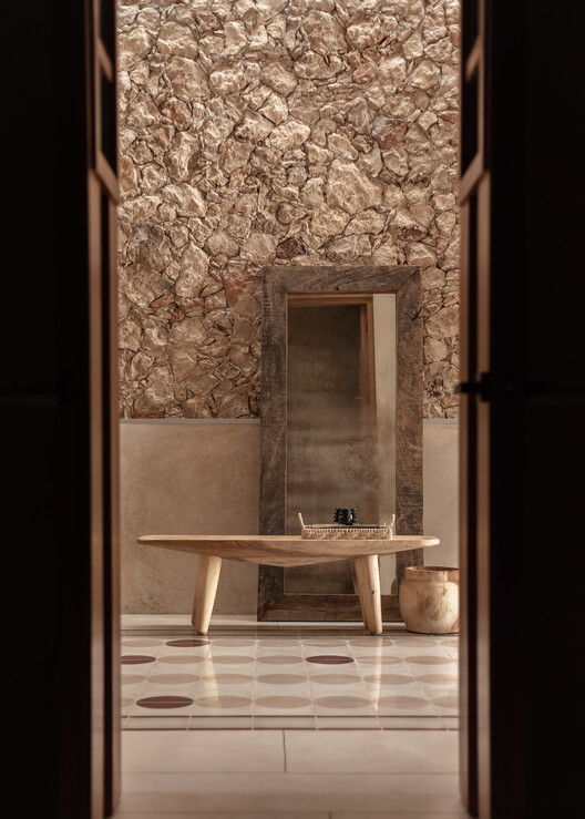 LOHR House / Veinte Diezz Arquitectos - Фотография интерьера, стол, стул, окна
