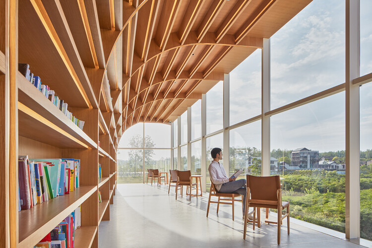 Библиотека Horizon / Протопейзажи - Фотография интерьера, стеллажи, стулья